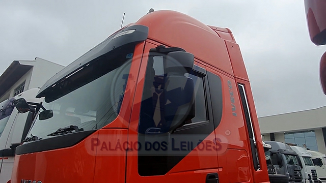 LOTE 004 - Iveco Stralis Hi-way 480 6x2 2015