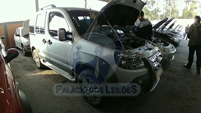 LOTE 018 - Fiat Doblò Adventure Xingu 1.8 16V (Flex) 2013